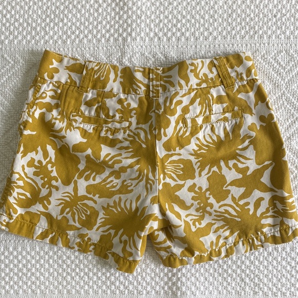 J. Crew City Fit White and Mustard Yellow Pattern Shorts. Size 6 - Picture 5 of 8